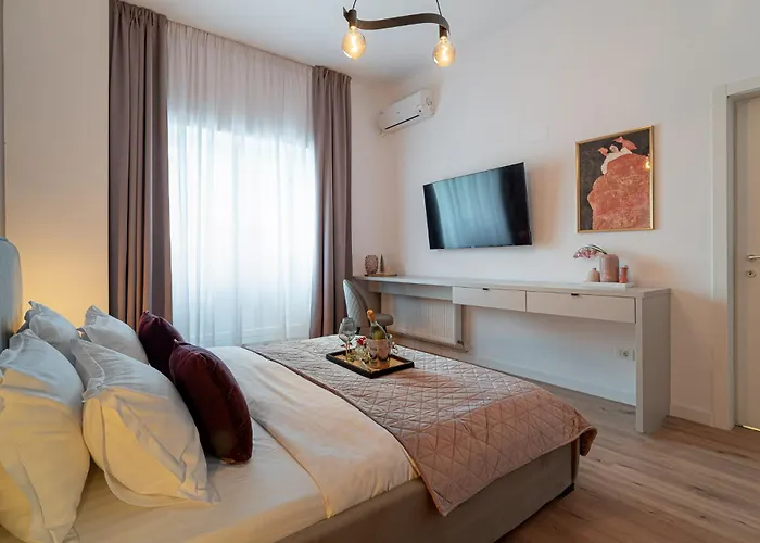 Loggia & Luxe 4br Penthouse In Universitatii Area アパート ブカレスト