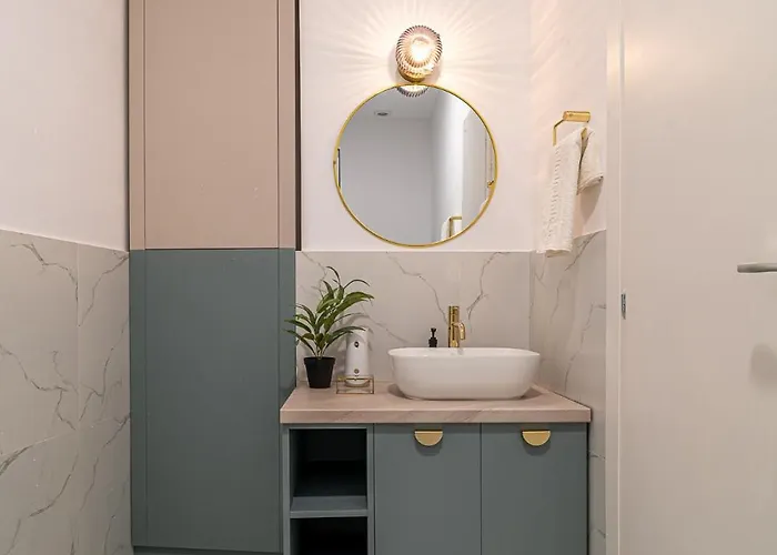 Loggia & Luxe 4br Penthouse In Universitatii Area Bukarest
