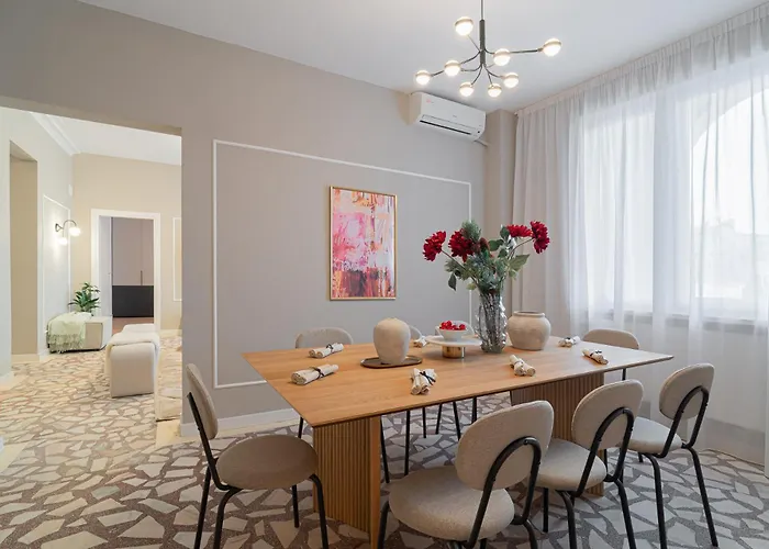 Loggia & Luxe 4br Penthouse In Universitatii Area Lägenhet *