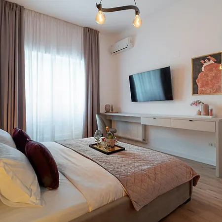 Loggia & Luxe 4br Penthouse In Universitatii Area Appartement Boekarest